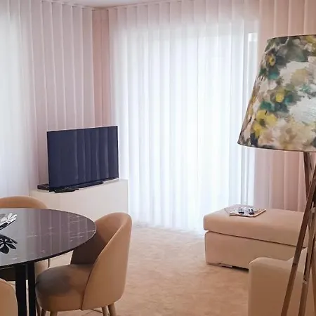 Elite 3b Apartment